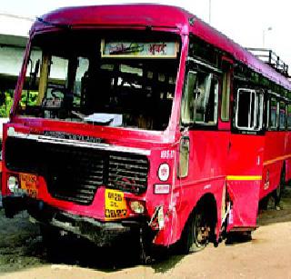 ST stray accident in Deoband Ghat | देवबांध घाटात एसटीला अपघात ST stray accident in Deoband Ghat | देवबांध घाटात एसटीला अपघात