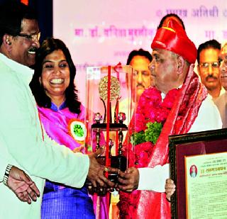 Time to give Ayurvedic system to the world | आयुर्वेदपद्धती जगाला देण्याची वेळ Time to give Ayurvedic system to the world | आयुर्वेदपद्धती जगाला देण्याची वेळ
