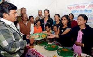 Vasundhara's motherhood for girls' education | मुलींच्या शिक्षणासाठी वसुंधरेचे ममत्व Vasundhara's motherhood for girls' education | मुलींच्या शिक्षणासाठी वसुंधरेचे ममत्व