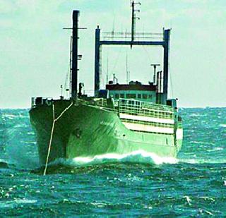 450 passengers left the ship unharmed | ४५० प्रवाशांचे जहाज सोडले बेवारस 450 passengers left the ship unharmed | ४५० प्रवाशांचे जहाज सोडले बेवारस