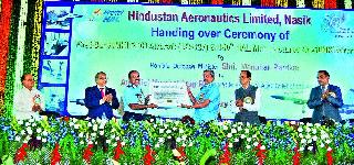 Manohar Parrikar: 150th 'Sukhoi-30' Indian Air Force | मनोहर पर्रीकर : १५० वे ‘सुखोई-30’ भारतीय हवाईदलात सामील Manohar Parrikar: 150th 'Sukhoi-30' Indian Air Force | मनोहर पर्रीकर : १५० वे ‘सुखोई-30’ भारतीय हवाईदलात सामील