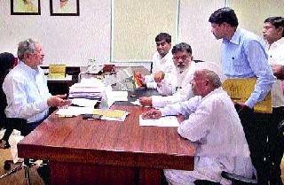 Vikas Khuntla: The office bearers of Malegaon have taken a meeting | विकास खुंटला : माळेगावच्या पदाधिकाऱ्यांनी घेतली भेट Vikas Khuntla: The office bearers of Malegaon have taken a meeting | विकास खुंटला : माळेगावच्या पदाधिकाऱ्यांनी घेतली भेट