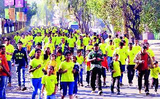 Thousands of Nashik Road run | वंचितांसाठी धावले हजारो नाशिककर