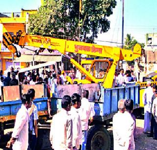 Crane tractor strikes trolley; Girl killed | क्रेनची ट्रॅक्टर ट्रॉलीला धडक; बालिका ठार Crane tractor strikes trolley; Girl killed | क्रेनची ट्रॅक्टर ट्रॉलीला धडक; बालिका ठार