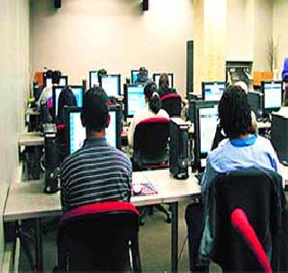 'Arbitrator' out of online exams | ऑनलाईन परीक्षेमुळे ‘मध्यस्थ’ आऊट