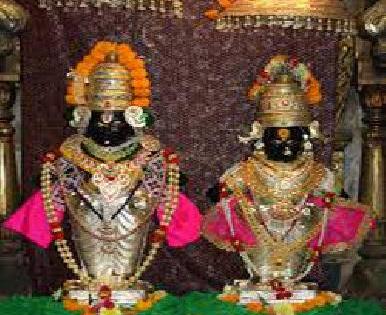 The Vaasa collapsed in Vitthal's core | विठ्ठलाच्या गाभा-यात वासा कोसळला The Vaasa collapsed in Vitthal's core | विठ्ठलाच्या गाभा-यात वासा कोसळला