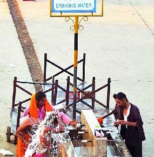 Water on the gooseberry | पालथ्या घड्यावर पाणी: