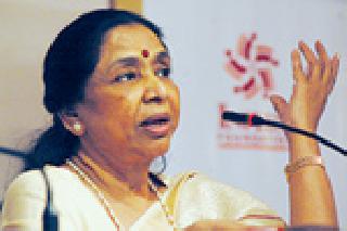 The sound of the festival of Asha Bhosale | आशा भोसलेंच्या स्वरांनी नागपूर महोत्सवाचा श्रीगणेशा The sound of the festival of Asha Bhosale | आशा भोसलेंच्या स्वरांनी नागपूर महोत्सवाचा श्रीगणेशा