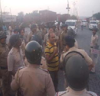 Stop the way of container drivers at Uran | उरण येथे कंटेनर चालकांचा रास्ता रोको