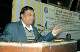 It does not have the courage to fulfill the Constitutional objectives | राज्यघटनेच्या उद्देशांची पूर्तता करण्याची हिंमतच राज्यकर्त्यांत नाही It does not have the courage to fulfill the Constitutional objectives | राज्यघटनेच्या उद्देशांची पूर्तता करण्याची हिंमतच राज्यकर्त्यांत नाही
