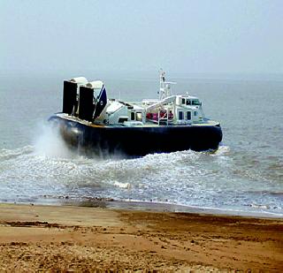 Coast Guard hovercraft draft | तटरक्षक दलाचे हॉवरक्राफ्ट डहाणूत