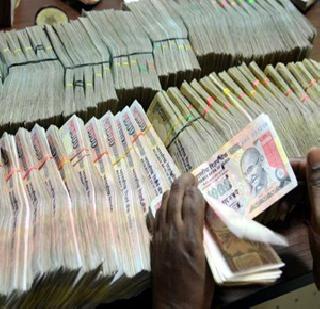 More than 10 lakhs cash will be banned? | १० लाखांहून अधिक रोकड बाळगण्यास बंदी येणार? More than 10 lakhs cash will be banned? | १० लाखांहून अधिक रोकड बाळगण्यास बंदी येणार?