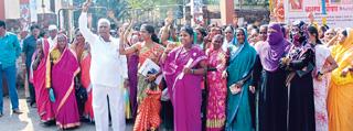 Women's Front in Karhad Tehsil | कऱ्हाड तहसीलवर महिलांचा मोर्चा Women's Front in Karhad Tehsil | कऱ्हाड तहसीलवर महिलांचा मोर्चा