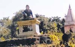 Animal slaughteys in front of Gadgebaba statue | गाडगेबाबांच्या पुतळ्यासमोरच पशुंची कत्तल