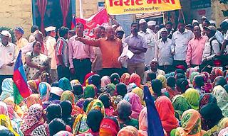'Shramud's Front' on Azara Tehsil | आजरा तहसीलवर ‘श्रमुद’चा मोर्चा