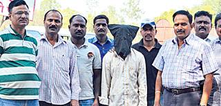 Diphalapure double murder case | डफळापुरातील दुहेरी खून शेतगड्याकडून Diphalapure double murder case | डफळापुरातील दुहेरी खून शेतगड्याकडून
