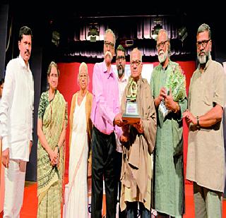 The publisher determines the eligibility of the author | प्रकाशकामुळे लेखकाची पात्रता ठरते The publisher determines the eligibility of the author | प्रकाशकामुळे लेखकाची पात्रता ठरते