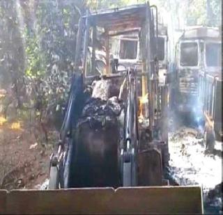 Naxalites burnt 14 vehicles in Gadchiroli | गडचिरोलीत नक्षल्यांनी १४ वाहने पेटविली!