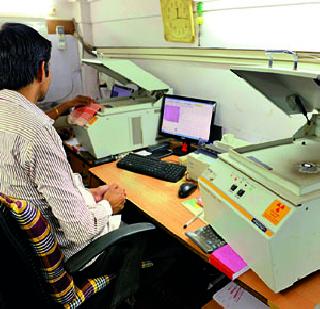 When gold quality tightens ... | सोन्याच्या गुणवत्तेचा कस लागतो तेव्हा... When gold quality tightens ... | सोन्याच्या गुणवत्तेचा कस लागतो तेव्हा...