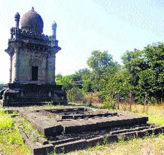 Historical Moti Museum overlooked | ऐतिहासीक मोती समाधिस्थळ दुर्लक्षित Historical Moti Museum overlooked | ऐतिहासीक मोती समाधिस्थळ दुर्लक्षित