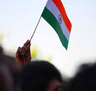 Protecting the country's pride by honoring national flag | राष्ट्रध्वजाचा मान राखून देशाच्या अस्मितेचे रक्षण