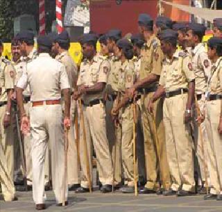 Pamadrom for the cleanliness of the police | स्वच्छतेसाठी पोलिसांची पदरमोड