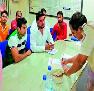 Take action on unauthorized hookahs, massage parlors | अनधिकृत हुक्का, मसाज पार्लरवर कारवाई करा Take action on unauthorized hookahs, massage parlors | अनधिकृत हुक्का, मसाज पार्लरवर कारवाई करा