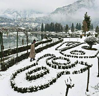 The beauty of Gulmarg opened with snow | हिमवृष्टीने गुलमर्गचे सौंदर्य खुलले