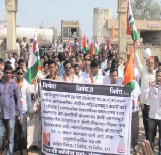 NCP's demonstrations at ration shops | शिधावाटप दुकानांवर राष्ट्रवादीची निदर्शने