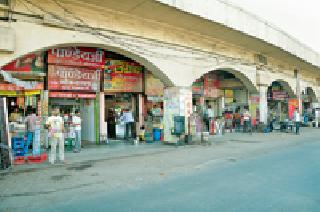 Dangerous Empire on the Railway Station Road | रेल्वेस्थानकाच्या मार्गावर घाणीचे साम्राज्य Dangerous Empire on the Railway Station Road | रेल्वेस्थानकाच्या मार्गावर घाणीचे साम्राज्य