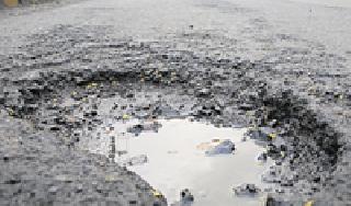 Potholes will be played in the standing committee | स्थायी समितीत गाजणार खड्डे Potholes will be played in the standing committee | स्थायी समितीत गाजणार खड्डे
