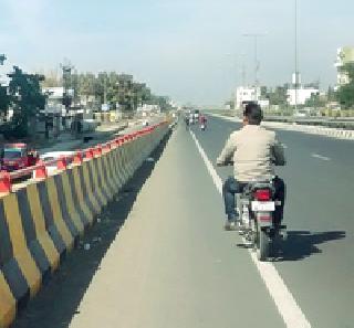 Accident spot made of Manakpur flight bridge | मानकापूर उड्डाण पूल झाला ‘अॅक्सिडेंट स्पॉट’ Accident spot made of Manakpur flight bridge | मानकापूर उड्डाण पूल झाला ‘अॅक्सिडेंट स्पॉट’