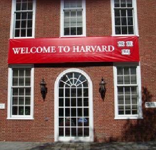 Professor can not have sex with students - Fellowship of Harvard University | प्रोफेसर विद्यार्थ्यांसोबत शरीरसंबंध ठेऊ शकत नाही - हार्वर्ड विद्यापीठाचा फतवा