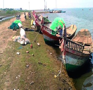 The ban on the boat | नौकानयनावर बंदी