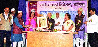 Sathe got lifetime achievement award | साठे यांना जीवनगौरव पुरस्कार प्रदान