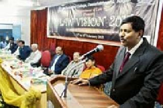 The country has a great expectation from the law school | विधी शाखेकडून देशाला मोठ्या अपेक्षा The country has a great expectation from the law school | विधी शाखेकडून देशाला मोठ्या अपेक्षा