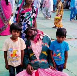 'The' handicapped 'couple created 48 villages in the public awareness | ‘त्या’ अपंग दाम्पत्याने केली ४८ गावांत जनजागृती 'The' handicapped 'couple created 48 villages in the public awareness | ‘त्या’ अपंग दाम्पत्याने केली ४८ गावांत जनजागृती