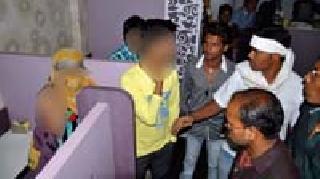 Bajrang Dal's escalation, love affairs! | बजरंग दलाचे धाडसत्र, प्रेमीजनांची पळापळ! Bajrang Dal's escalation, love affairs! | बजरंग दलाचे धाडसत्र, प्रेमीजनांची पळापळ!