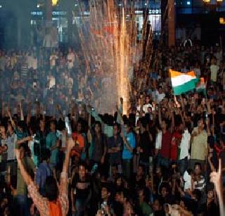 Mumbaikar starred in the celebrations! | विजयोत्सवात रंगले मुंबईकर! Mumbaikar starred in the celebrations! | विजयोत्सवात रंगले मुंबईकर!