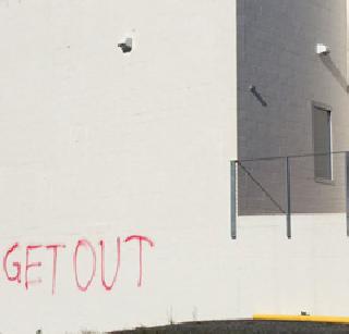 The attack on the temple in America, 'Get Out' written on the wall | अमेरिकेत मंदिरावर हल्ला, भिंतीवर लिहीले 'गेट आऊट'