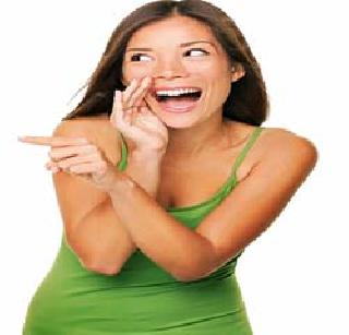 Huffy smiling applause | फिदीफिदी हसत टाळ्यांवर टाळ्या