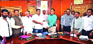 Presenting the financial year 2015-16 financial year for the municipal corporation | महापालिकेचे सन २०१५-१६ या आर्थिक वर्षाचे अंदाजपत्रक स्थायी समितीवर सादर Presenting the financial year 2015-16 financial year for the municipal corporation | महापालिकेचे सन २०१५-१६ या आर्थिक वर्षाचे अंदाजपत्रक स्थायी समितीवर सादर