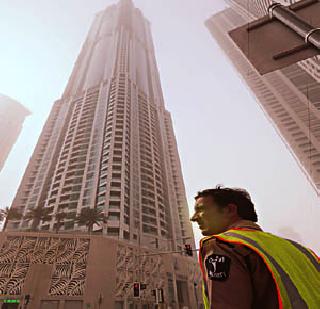 Fire in a skyscraper in Dubai ... | दुबईतील गगनचुंबी इमारतीत आग...