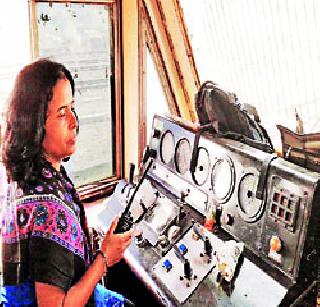 'She' took control of the train engine! | ‘तिने’ घेतला रेल्वे इंजिनचा ताबा!