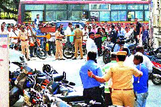 Two hours to be punched. | ठोका चुकविणारे ते दोन तास.. Two hours to be punched. | ठोका चुकविणारे ते दोन तास..