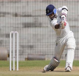 Ranji: 277 runs in 6 overs at the end of the third day of Mumbai | रणजी : मुंबईच्या तिस-या दिवसअखेर ६ बाद २७७ धावा Ranji: 277 runs in 6 overs at the end of the third day of Mumbai | रणजी : मुंबईच्या तिस-या दिवसअखेर ६ बाद २७७ धावा