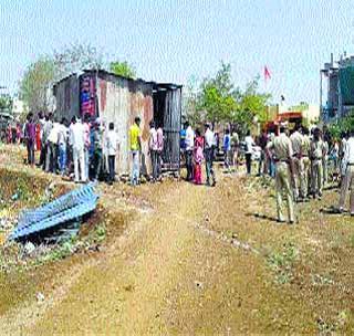 The encroachment on Green Zone was removed | ग्रीन झोनवरील अतिक्रमण काढले The encroachment on Green Zone was removed | ग्रीन झोनवरील अतिक्रमण काढले