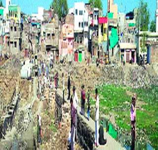 Construction of bridge made without permission | परवानगी नसताना केले पुलाचे बांधकाम Construction of bridge made without permission | परवानगी नसताना केले पुलाचे बांधकाम