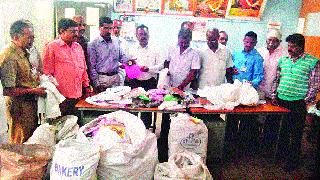 200 kg plastic bags seized | 200 किलो प्लास्टिक पिशव्या जप्त 200 kg plastic bags seized | 200 किलो प्लास्टिक पिशव्या जप्त