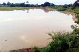 20 crores in the air to repair mama ponds, mansions | मामा तलाव, बंधाऱ्यांच्या दुरूस्तीसाठी हवेत २० कोटी 20 crores in the air to repair mama ponds, mansions | मामा तलाव, बंधाऱ्यांच्या दुरूस्तीसाठी हवेत २० कोटी